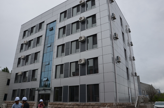 Buy Customized Pre Engineered Multi Storey Steel Structure Building Prefabricated Construction online manufacture
