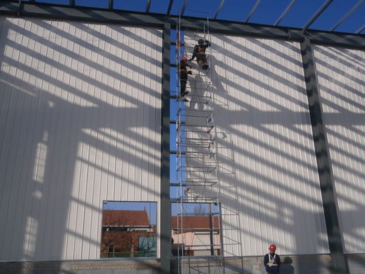 comprar Edificio industrial de acero con diseño de carga por viento, nieve y sismo para una vida útil de más de 50 años y estándar de soldadura AWS D1.1 Fabricación en línea