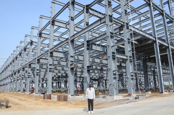 ISO9001 Prefabricated Light Steel Structure Building Construction Metal Workshop Sheds